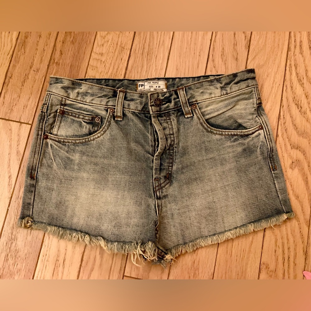 Free People Distressed Blue Light Wash Denim Cut Off Shorts Size 29